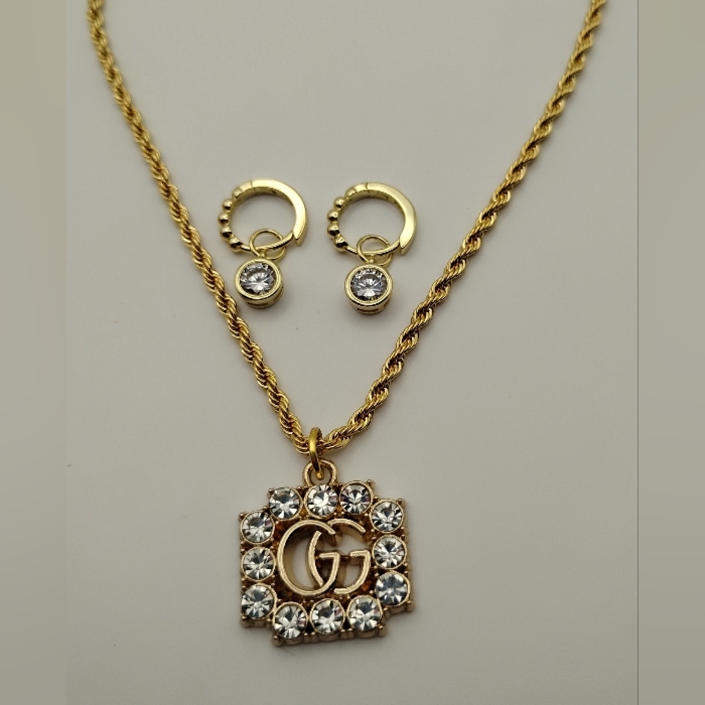 Gucci Rhinestone Charm On A 14K Gold Rope Necklace AUTHENTIC & A Pair Earrings - Picture 5 of 7